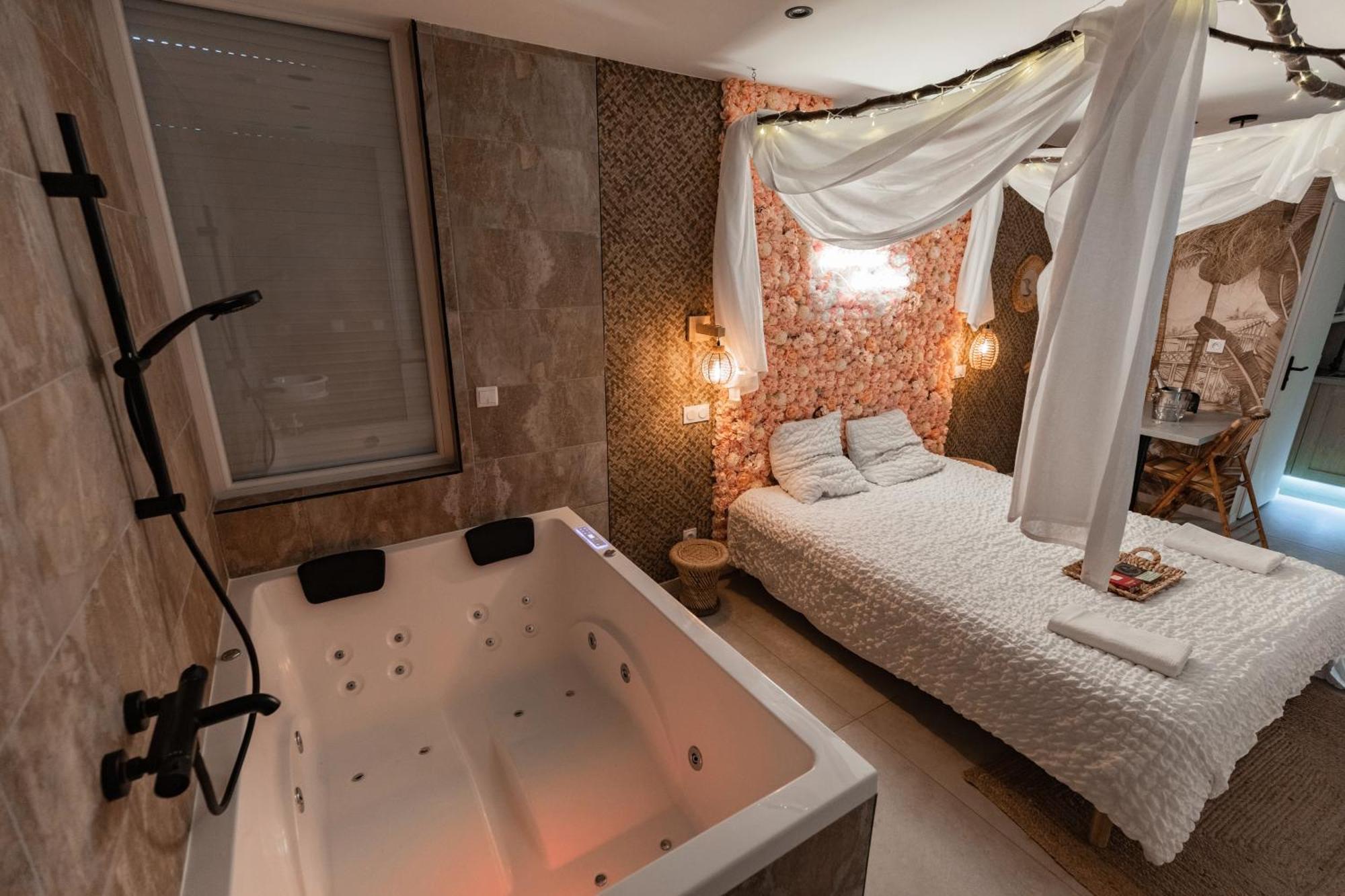 L'Experience Love Room Saint-Jean-Bonnefonds Exteriör bild